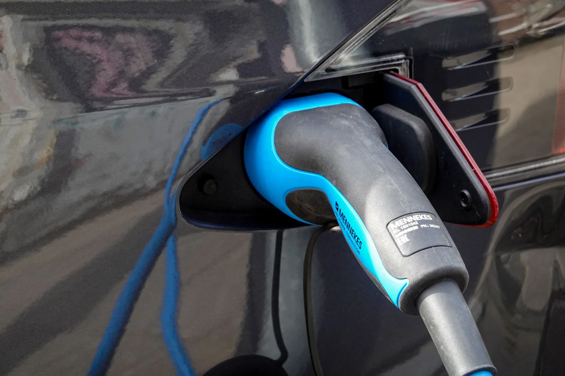 Carro eléctrico, híbrido o de gasolina en Colombia en 2026: cuál te conviene según tu bolsillo
