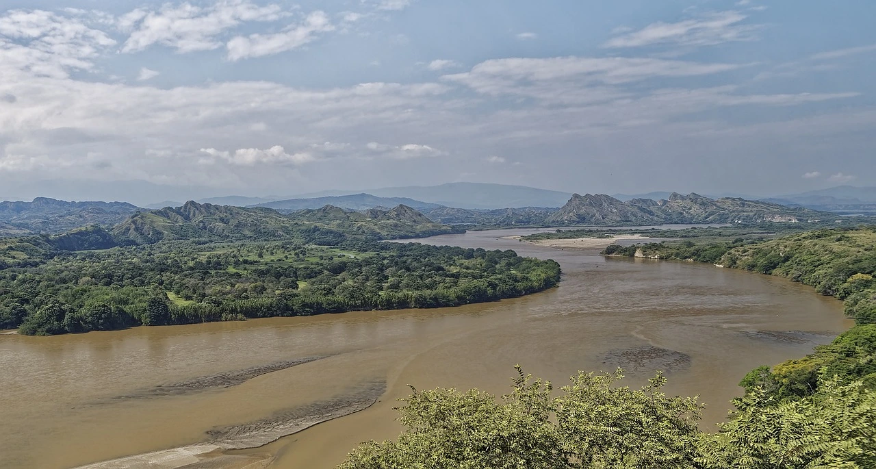 Portada: Casas Flotantes del Río Magdalena: Cuestan Menos que un Carro en 2026